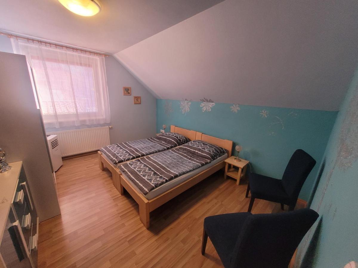 Penzion U Mikulincu Mikulov Bagian luar foto