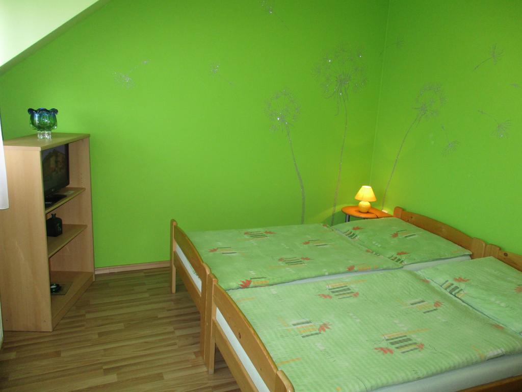 Penzion U Mikulincu Mikulov Bagian luar foto