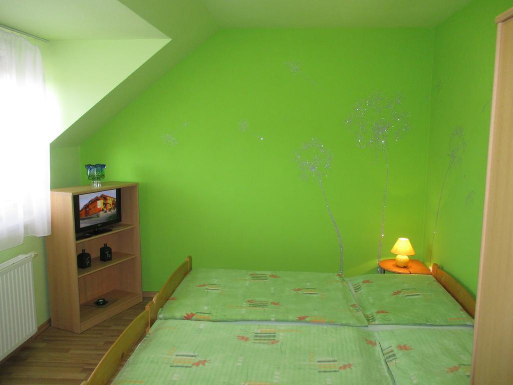 Penzion U Mikulincu Mikulov Bagian luar foto