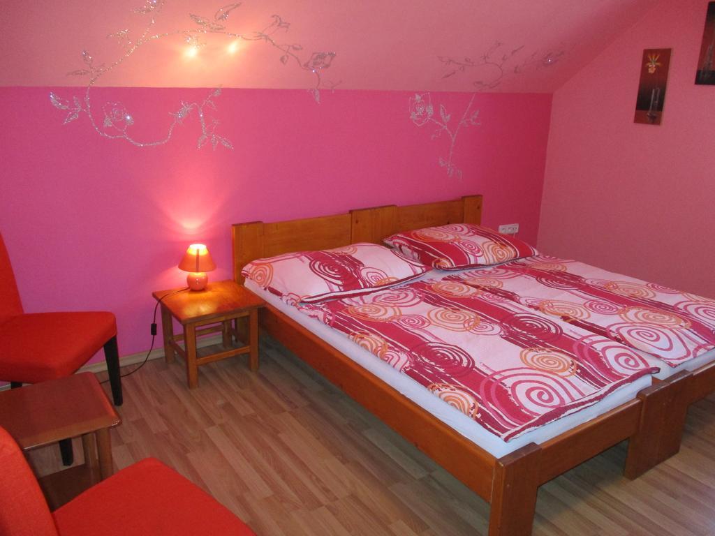 Penzion U Mikulincu Mikulov Bagian luar foto