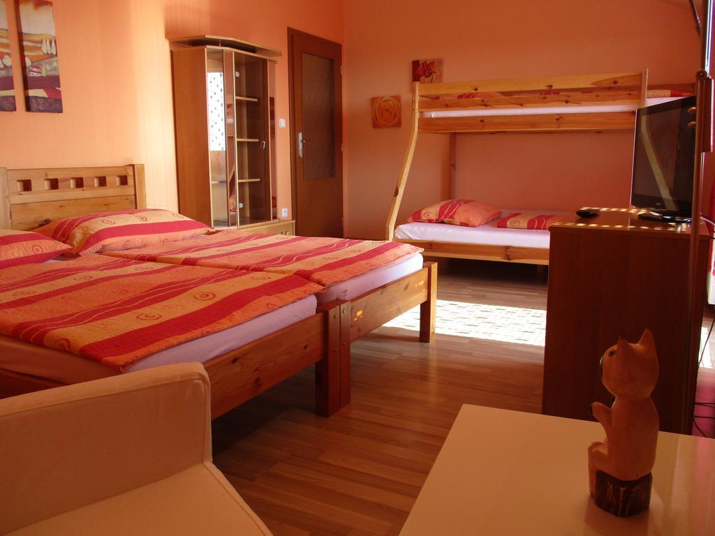 Penzion U Mikulincu Mikulov Bagian luar foto